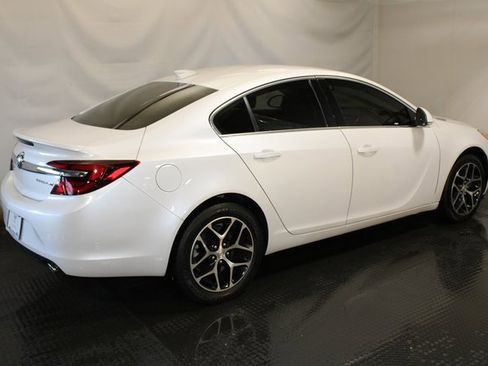 Used 2017 Buick Regal Sport Touring image 5