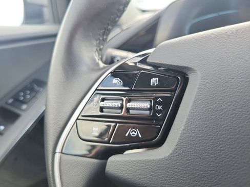 Used 2025 Kia Niro EX FWD image 21