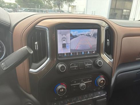 Used 2019 Chevrolet Silverado 1500 High Country w/ Technology Package AWD/4WD image 11