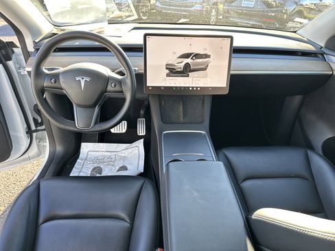 Used 2022 Tesla Model Y Performance image 12