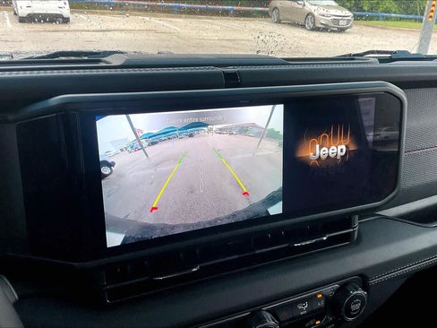 Used 2025 Jeep Wrangler Unlimited Rubicon image 25