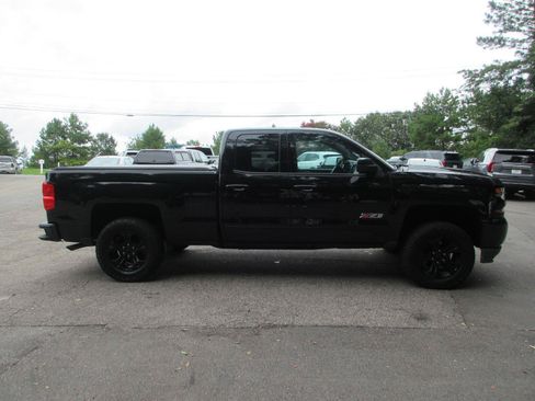 Used 2017 Chevrolet Silverado 1500 LT w/ Midnight Edition AWD/4WD image 5