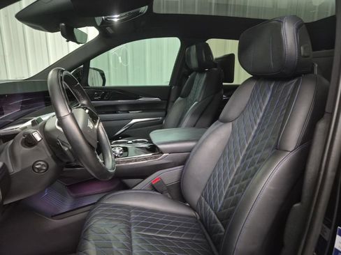 Certified 2025 Cadillac Escalade IQ Luxury 1 w/ Smart Trailering package image 13