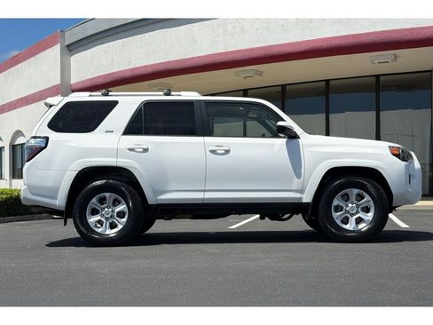 Used 2017 Toyota 4Runner SR5 RWD image 3