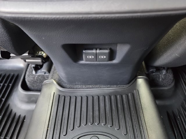 Used 2024 Toyota RAV4 XLE AWD/4WD image 11