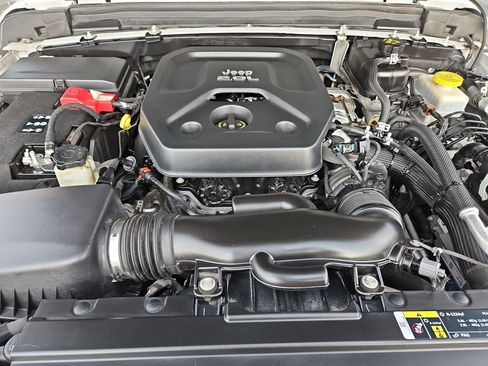 Used 2019 Jeep Wrangler Unlimited Sahara w/ Safety Group image 34