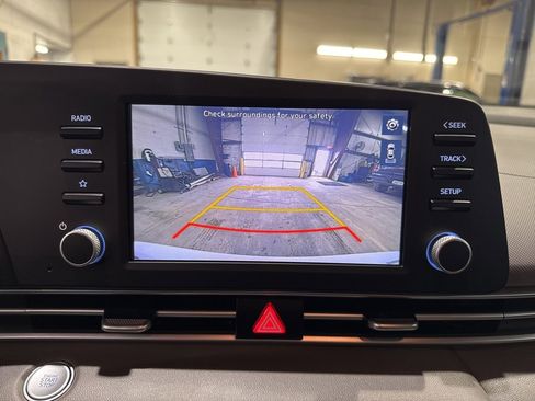 Used 2021 Hyundai Elantra Blue image 25