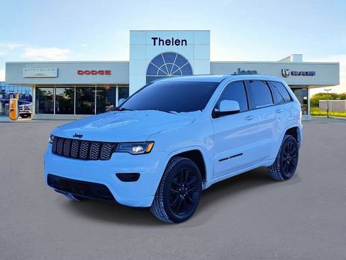 Used 2020 Jeep Grand Cherokee Altitude image 2