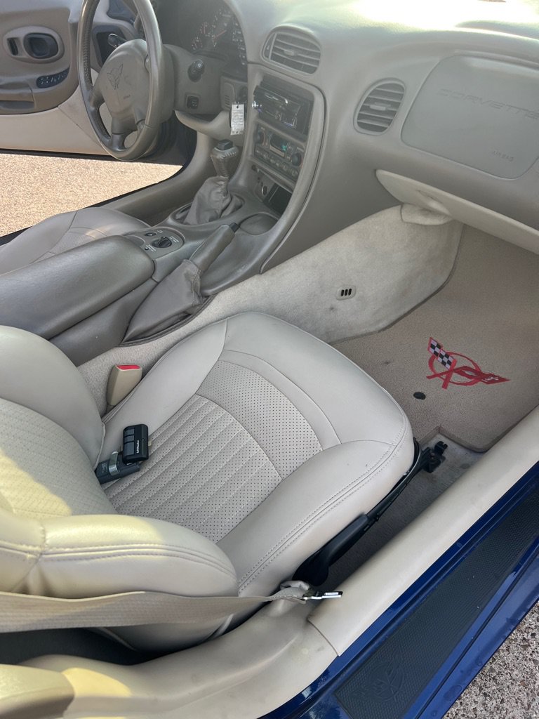 Used 2004 Chevrolet Corvette Convertible w/ Preferred Equipment Group RWD image 11