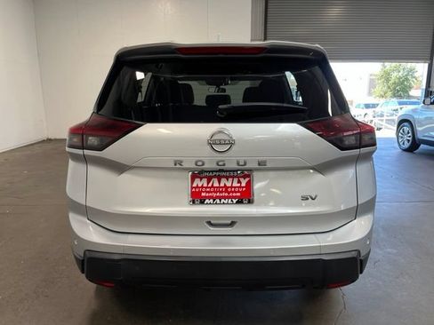 Used 2024 Nissan Rogue SV FWD image 4