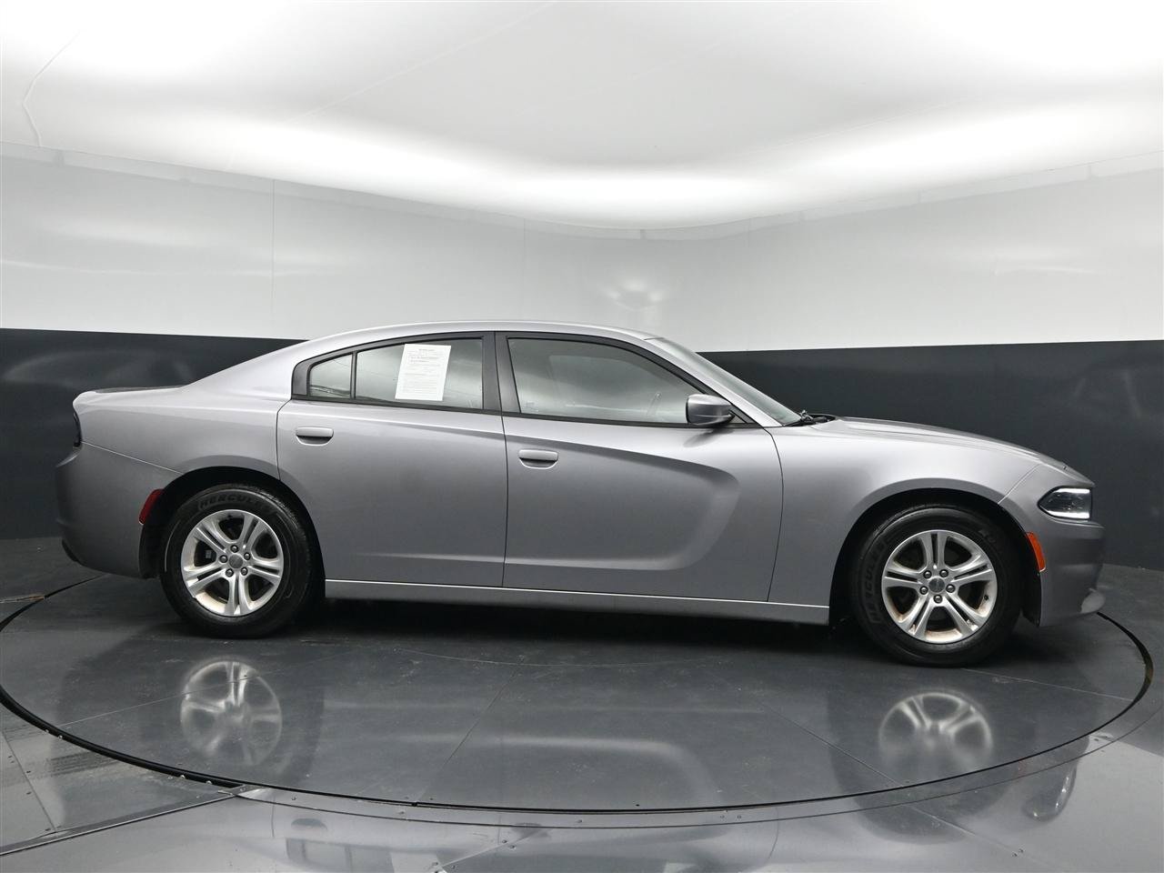 Used 2016 Dodge Charger SE w/ Popular Equipment Group RWD image 4