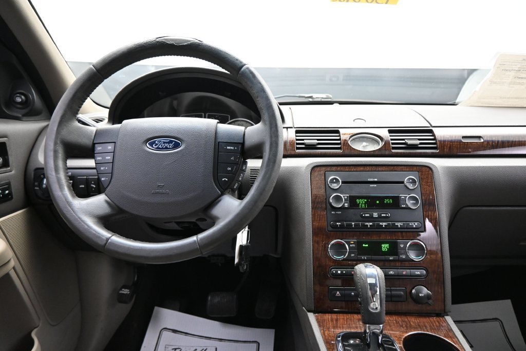 Used 2008 Ford Taurus Limited FWD image 16