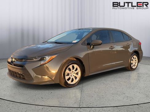 Certified 2025 Toyota Corolla LE FWD image 2