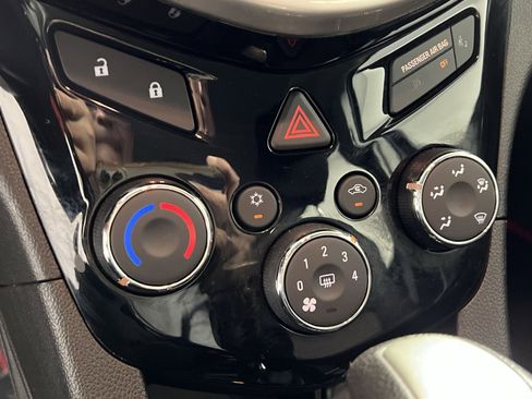 Used 2020 Chevrolet Sonic LT image 21