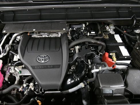 Used 2023 Toyota Highlander L image 34