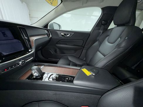 Used 2025 Volvo V60 B5 Cross Country Plus AWD/4WD image 9