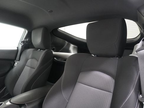 Used 2018 Nissan 370Z Coupe RWD image 10