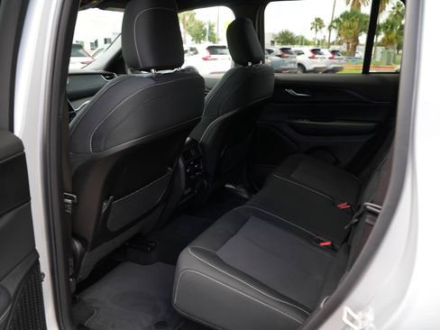 Used 2025 Jeep Grand Cherokee Laredo RWD image 18