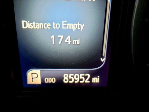 Used 2018 Toyota Sienna XLE image 28