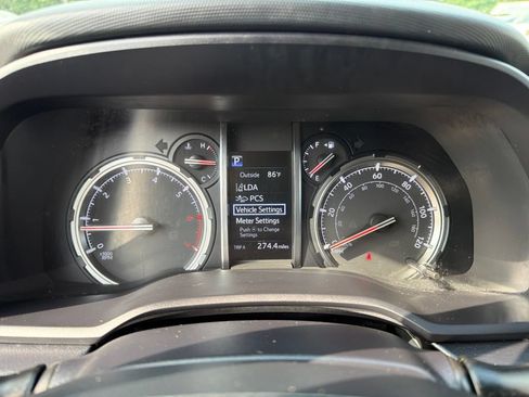 Used 2021 Toyota 4Runner Venture w/ Moonroof Package AWD/4WD image 9
