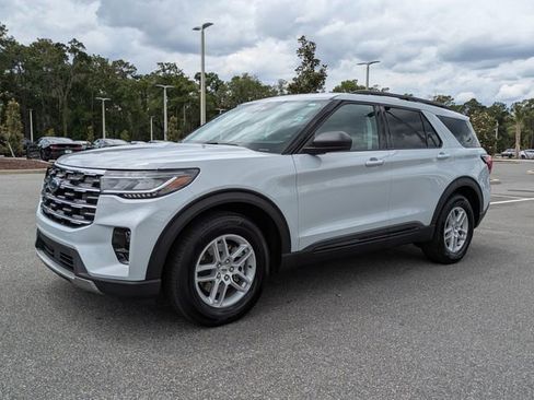 Certified 2026 Ford Explorer Active w/ Active Comfort Package RWD image 8