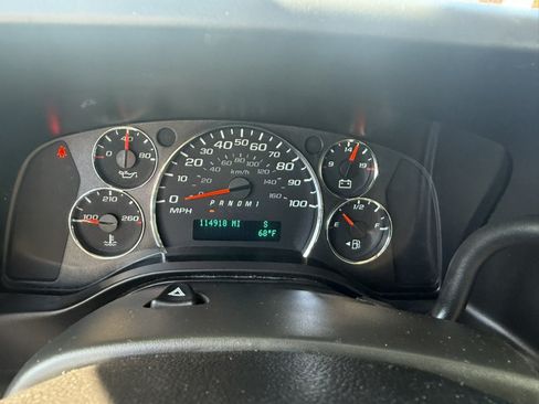 Used 2019 Chevrolet Express 2500 w/ Driver Convenience Package RWD image 17