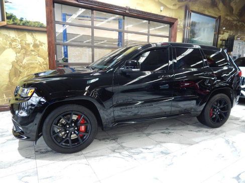 Used 2021 Jeep Grand Cherokee SRT image 9