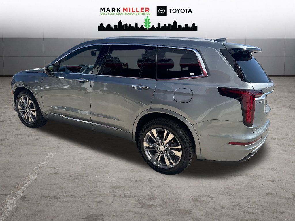 Used 2023 Cadillac XT6 Premium Luxury w/ Technology Package AWD/4WD image 3