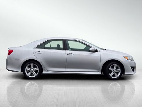 Used 2013 Toyota Camry image 3