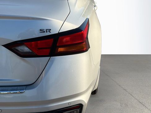 Used 2022 Nissan Altima 2.5 SR FWD image 11