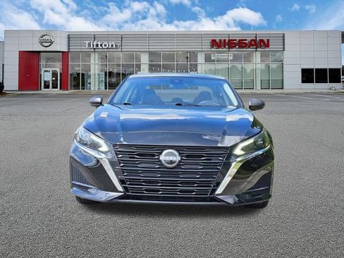 Certified 2025 Nissan Altima 2.5 SV FWD image 2