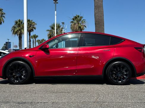 Used 2021 Tesla Model Y Long Range AWD/4WD image 2