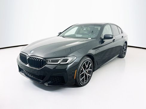Used 2021 BMW 530e w/ M Sport Package RWD image 3