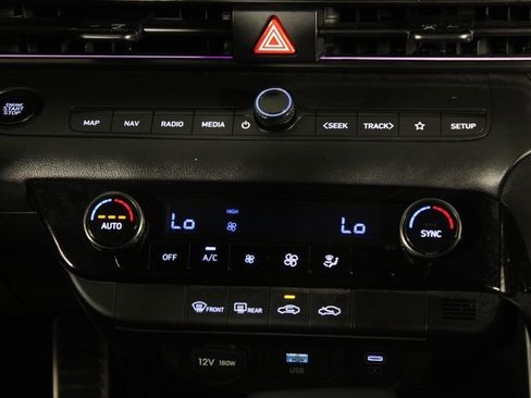 Certified 2025 Hyundai Elantra SEL image 22