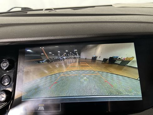 Used 2022 Buick Envision Essence w/ Safety Package FWD image 19