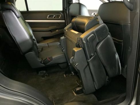 Used 2017 Ford Explorer XLT w/ Equipment Group 202A FWD image 27