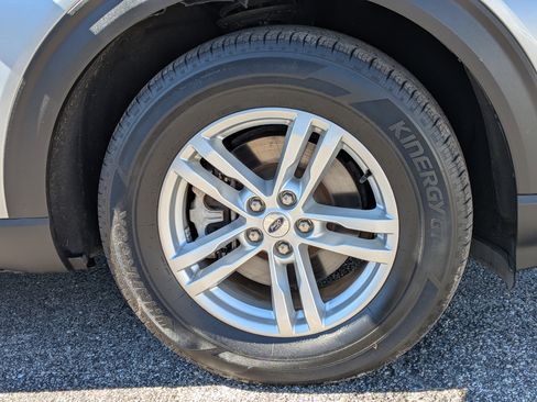 Used 2023 Ford Explorer XLT RWD image 11
