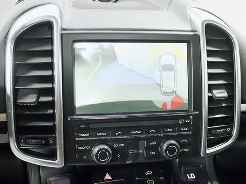 Used 2014 Porsche Cayenne Platinum Edition image 18