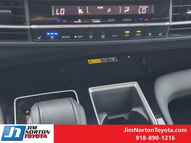 Used 2025 Toyota Sienna Platinum FWD image 20