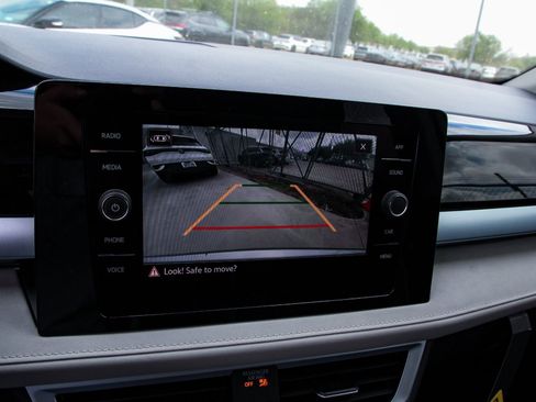 New 2026 Volkswagen Taos SE FWD image 20
