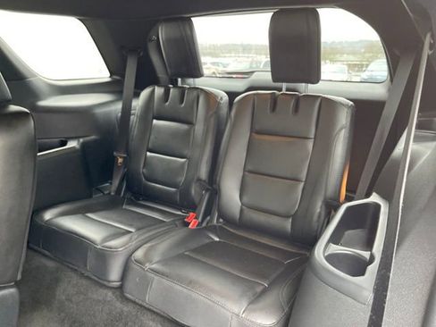 Used 2018 Ford Explorer XLT w/ Equipment Group 202A image 26