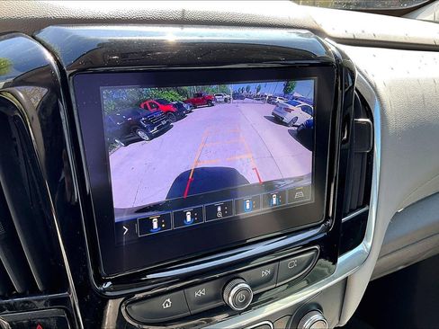 Used 2020 Chevrolet Traverse LT w/ LT Premium Package FWD image 19