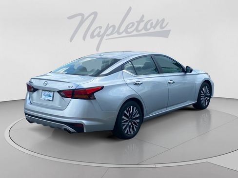 Used 2024 Nissan Altima 2.5 SV w/ SV Premium Package FWD image 6
