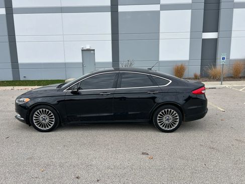 Used 2017 Ford Fusion SE w/ Fusion SE Technology Package image 2