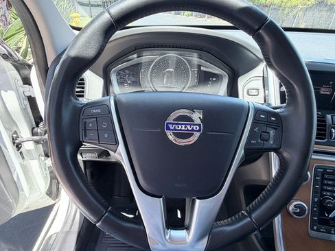 Used 2017 Volvo XC60 T5 Inscription w/ Preferred Option Package FWD image 14