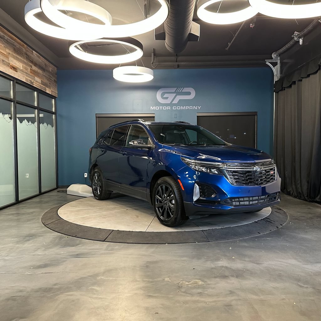 Used 2022 Chevrolet Equinox RS w/ RS Leather Package AWD/4WD image 1