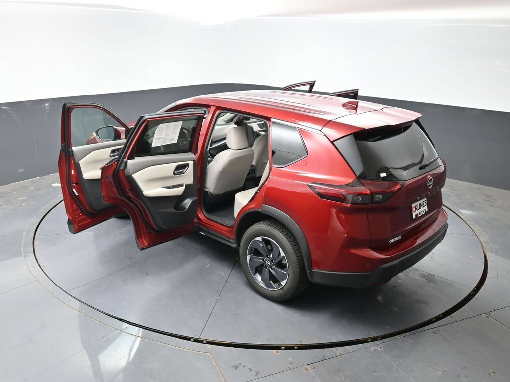 Used 2025 Nissan Rogue SV FWD image 50