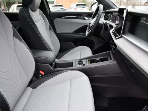 New 2026 Volkswagen Tiguan SE R-Line FWD image 31