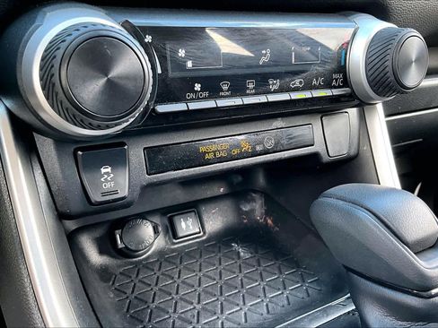 Used 2019 Toyota RAV4 LE w/ Carpet Mat Package FWD image 36