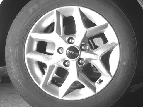 Used 2025 Kia Soul LX w/ LX Technology Package image 13